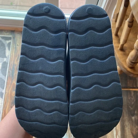 Boys slip on sandals - Picture 2 of 3